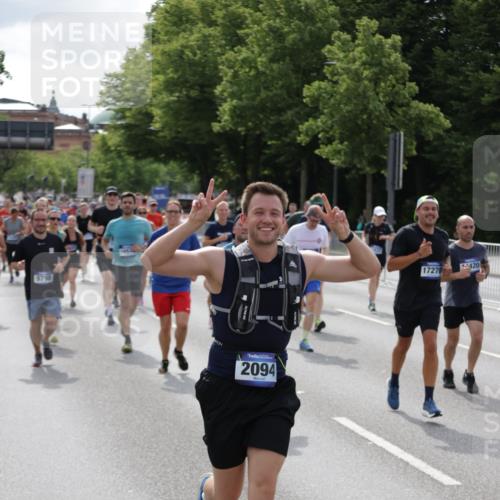 29.06.2025 - hella hamburg halbmarathon Jannik Wohlers http://msf.ph/oto/8156881 29.06.2025 10:17:21 Lombardsbrücke 1015, 1204, 1274, 1458, 1622, 1749, 1795, 2094, 2259, 2548, 3138, 3292, 4218, 5002, 5004, 5290, 5611, 5733, 6254, 6336, 6352, 6786, 7258, 7413, 8144, 8799, 9400, 9798, 9848, 9964, 10174, 10677, 10831, 11156, 11275, 11372, 11656, 11707, 11916, 12031, 12401, 12553, 12683, 13843, 14013, 14194, 14307, 14420, 14701, 14738, 14825, 15203, 15322, 15978, 16038, 16576, 16707, 17083, 17270, 17542, 17616, 19029 meine-sportfotos.de