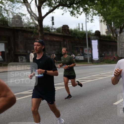 29.06.2025 - hella hamburg halbmarathon Yannick Fuchs http://msf.ph/oto/8156888 29.06.2025 10:38:22 20KM 1415, 1558, 2816, 3907, 4425, 4981, 4999, 5275, 5506, 5624, 5692, 6490, 6705, 6903, 6991, 7005, 7093, 7451, 8063, 8145, 8218, 8900, 9043, 9081, 9374, 9633, 9931, 10193, 10246, 10669, 10930, 11153, 11346, 11648, 11848, 12327, 12438, 12554, 12966, 13421, 13996, 14690, 14798, 14861, 15512, 15862, 16062, 16224, 16301, 16316, 16547, 16549, 16720, 17251, 17376, 17516, 17912, 18678, 18942 meine-sportfotos.de