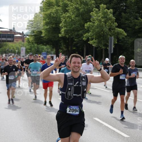 29.06.2025 - hella hamburg halbmarathon Jannik Wohlers http://msf.ph/oto/8156893 29.06.2025 10:17:21 Lombardsbrücke 1015, 1204, 1274, 1458, 1622, 1749, 1795, 2094, 2259, 2548, 3138, 3292, 4218, 5002, 5004, 5290, 5611, 5733, 6254, 6336, 6352, 6786, 7258, 7413, 8144, 8799, 9400, 9798, 9848, 9964, 10174, 10677, 10831, 11156, 11275, 11372, 11656, 11707, 11916, 12031, 12401, 12553, 12683, 13843, 14013, 14194, 14307, 14420, 14701, 14738, 14825, 15203, 15322, 15978, 16038, 16576, 16707, 17083, 17270, 17542, 17616, 19029 meine-sportfotos.de