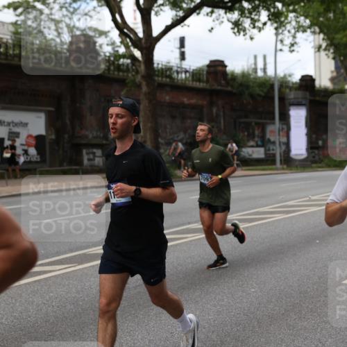 29.06.2025 - hella hamburg halbmarathon Yannick Fuchs http://msf.ph/oto/8156899 29.06.2025 10:38:22 20KM 1415, 1558, 2816, 3907, 4425, 4981, 4999, 5275, 5506, 5624, 5692, 6490, 6705, 6903, 6991, 7005, 7093, 7451, 8063, 8145, 8218, 8900, 9043, 9081, 9374, 9633, 9931, 10193, 10246, 10669, 10930, 11153, 11346, 11648, 11848, 12327, 12438, 12554, 12966, 13421, 13996, 14690, 14798, 14861, 15512, 15862, 16062, 16224, 16301, 16316, 16547, 16549, 16720, 17251, 17376, 17516, 17912, 18678, 18942 meine-sportfotos.de