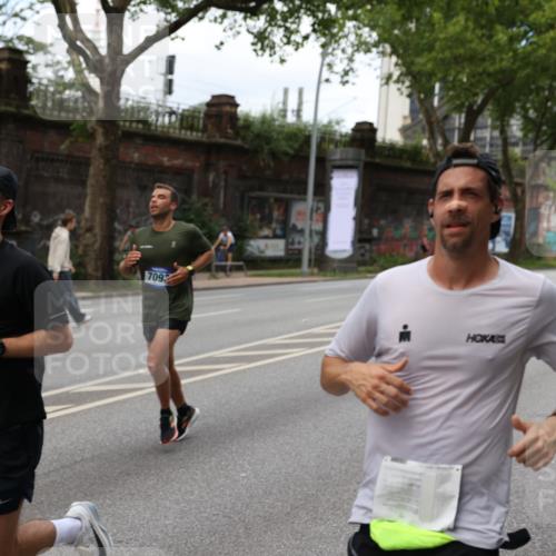29.06.2025 - hella hamburg halbmarathon Yannick Fuchs http://msf.ph/oto/8156916 29.06.2025 10:38:22 20KM 1415, 1558, 2816, 3907, 4425, 4981, 4999, 5275, 5506, 5624, 5692, 6490, 6705, 6903, 6991, 7005, 7093, 7451, 8063, 8145, 8218, 8900, 9043, 9081, 9374, 9633, 9931, 10193, 10246, 10669, 10930, 11153, 11346, 11648, 11848, 12327, 12438, 12554, 12966, 13421, 13996, 14690, 14798, 14861, 15512, 15862, 16062, 16224, 16301, 16316, 16547, 16549, 16720, 17251, 17376, 17516, 17912, 18678, 18942 meine-sportfotos.de