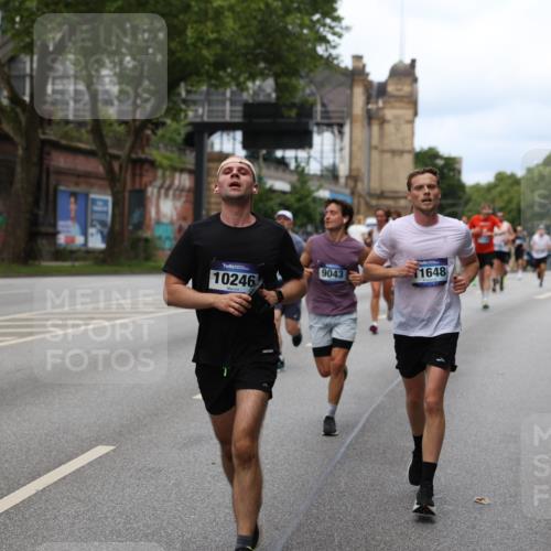 29.06.2025 - hella hamburg halbmarathon Yannick Fuchs http://msf.ph/oto/8156940 29.06.2025 10:38:23 20KM 1415, 1558, 2816, 3907, 4425, 4981, 4999, 5275, 5624, 5692, 6490, 6705, 6903, 6991, 7005, 7093, 8063, 8145, 8218, 8722, 8900, 9043, 9081, 9374, 9444, 9633, 9931, 10193, 10246, 10669, 10930, 11153, 11346, 11648, 11848, 12327, 12438, 12554, 12966, 13421, 13996, 14798, 14861, 15233, 15512, 15862, 16062, 16224, 16301, 16316, 16547, 16549, 16720, 17251, 17376, 17516, 17729, 17912, 18678, 18942 meine-sportfotos.de