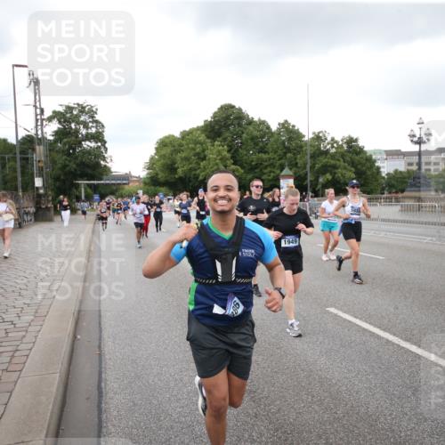 29.06.2025 - hella hamburg halbmarathon Jannik Wohlers http://msf.ph/oto/8157004 29.06.2025 10:54:04 Lombardsbrücke 1762, 1822, 1949, 2244, 2532, 2586, 3364, 3761, 3795, 3857, 4720, 4971, 5157, 5185, 5216, 5309, 5933, 5993, 6023, 6279, 7498, 7670, 7946, 7986, 8801, 8803, 9130, 11354, 11567, 11569, 12923, 12930, 13035, 13257, 13693, 13733, 14409, 14655, 15174, 15627, 15628, 15674, 15731, 16522, 16683, 17394 meine-sportfotos.de