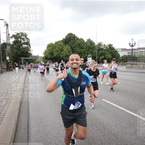 29.06.2025 - hella hamburg halbmarathon Jannik Wohlers http://msf.ph/oto/8157016 29.06.2025 10:54:04 Lombardsbrücke 1762, 1822, 1949, 2244, 2532, 2586, 3364, 3761, 3795, 3857, 4720, 4971, 5157, 5185, 5216, 5309, 5933, 5993, 6023, 6279, 7498, 7670, 7946, 7986, 8801, 8803, 9130, 11354, 11567, 11569, 12923, 12930, 13035, 13257, 13693, 13733, 14409, 14655, 15174, 15627, 15628, 15674, 15731, 16522, 16683, 17394 meine-sportfotos.de