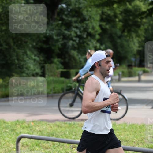 29.06.2025 - hella hamburg halbmarathon Yannick Fuchs http://msf.ph/oto/8157022 29.06.2025 10:18:06 20KM 35, 52, 2618, 4128, 4571, 11624, 16548, 18693, 18897 meine-sportfotos.de
