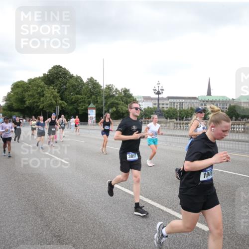 29.06.2025 - hella hamburg halbmarathon Jannik Wohlers http://msf.ph/oto/8157051 29.06.2025 10:54:05 Lombardsbrücke 1822, 1949, 2244, 2532, 2586, 3364, 3761, 3795, 3857, 4720, 4971, 5157, 5185, 5216, 5309, 5933, 5993, 6023, 6279, 7670, 7986, 8801, 8803, 9130, 11354, 11567, 11569, 12930, 13035, 13257, 13693, 13733, 13826, 14409, 14655, 15174, 15627, 15628, 15674, 15687, 15731, 16522, 16683, 17394 meine-sportfotos.de