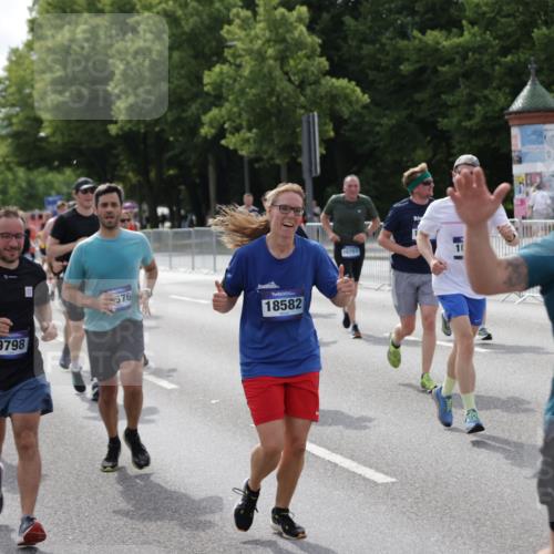 29.06.2025 - hella hamburg halbmarathon Jannik Wohlers http://msf.ph/oto/8157063 29.06.2025 10:17:24 Lombardsbrücke 1015, 1274, 1458, 1622, 1641, 1749, 1795, 2094, 2548, 3138, 3292, 4218, 5002, 5004, 5290, 5611, 5733, 6254, 6336, 6352, 7258, 7413, 8128, 8144, 8799, 9400, 9798, 9964, 10174, 10509, 10831, 11156, 11275, 11656, 11707, 11916, 12031, 12401, 12553, 12683, 13843, 14013, 14194, 14420, 14701, 14738, 14825, 15203, 15322, 15978, 16038, 16576, 16707, 17270, 17542, 17616 meine-sportfotos.de