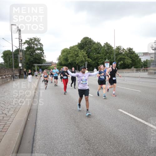 29.06.2025 - hella hamburg halbmarathon Jannik Wohlers http://msf.ph/oto/8157069 29.06.2025 10:54:07 Lombardsbrücke 1822, 1949, 2244, 2532, 2586, 3364, 3761, 3795, 3857, 4720, 4971, 5185, 5216, 5309, 5933, 5993, 6023, 6279, 7670, 7986, 8801, 8803, 9130, 11033, 11567, 11569, 12930, 13035, 13257, 13272, 13693, 13733, 13826, 14409, 15029, 15174, 15627, 15628, 15674, 15687, 15731, 16019, 16522, 16683, 17394 meine-sportfotos.de