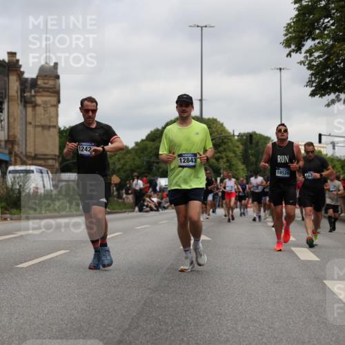 29.06.2025 - hella hamburg halbmarathon Yannick Fuchs http://msf.ph/oto/8157081 29.06.2025 10:58:43 20KM 1062, 1186, 1229, 1842, 2136, 2298, 2463, 2698, 3572, 3663, 5354, 5365, 6907, 6908, 7081, 7271, 7474, 8405, 9254, 9986, 10067, 10402, 10824, 10962, 11556, 12426, 12475, 12781, 12843, 13210, 14022, 14465, 15009, 16344, 16367, 16455, 16605, 16770, 16911, 17140, 17763, 17895, 18196, 18440, 18520, 18707 meine-sportfotos.de