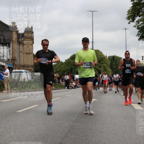 29.06.2025 - hella hamburg halbmarathon Yannick Fuchs http://msf.ph/oto/8157085 29.06.2025 10:58:43 20KM 1062, 1186, 1229, 1842, 2136, 2298, 2463, 2698, 3572, 3663, 5354, 5365, 6907, 6908, 7081, 7271, 7474, 8405, 9254, 9986, 10067, 10402, 10824, 10962, 11556, 12426, 12475, 12781, 12843, 13210, 14022, 14465, 15009, 16344, 16367, 16455, 16605, 16770, 16911, 17140, 17763, 17895, 18196, 18440, 18520, 18707 meine-sportfotos.de
