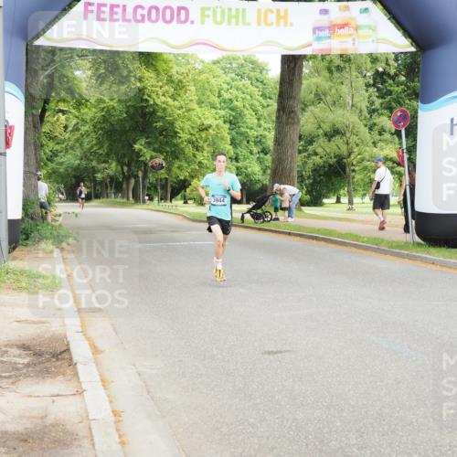 29.06.2025 - hella hamburg halbmarathon MichiJ http://msf.ph/oto/8157088 29.06.2025 10:07:17 Zwischen KM18-KM19 3944 meine-sportfotos.de