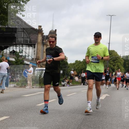 29.06.2025 - hella hamburg halbmarathon Yannick Fuchs http://msf.ph/oto/8157097 29.06.2025 10:58:44 20KM 1062, 1186, 1229, 1842, 2136, 2298, 2463, 2698, 3572, 3663, 5354, 5365, 6907, 6908, 7081, 7271, 7474, 8405, 9254, 9986, 10067, 10402, 10824, 10962, 11556, 12426, 12475, 12781, 12843, 13210, 14022, 14465, 15009, 16344, 16367, 16455, 16605, 16770, 16911, 17140, 17763, 17895, 18196, 18440, 18520, 18707, 18768 meine-sportfotos.de