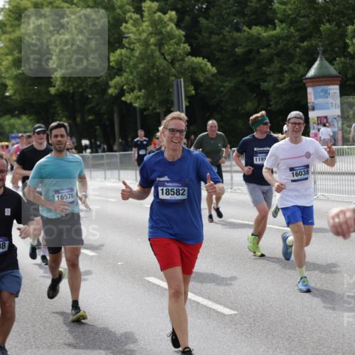 29.06.2025 - hella hamburg halbmarathon Jannik Wohlers http://msf.ph/oto/8157100 29.06.2025 10:17:24 Lombardsbrücke 1015, 1274, 1458, 1622, 1641, 1749, 1795, 2094, 2548, 3138, 3292, 4218, 5002, 5004, 5290, 5611, 5733, 6254, 6336, 6352, 7258, 7413, 8128, 8144, 8799, 9400, 9798, 9964, 10174, 10509, 10831, 11156, 11275, 11656, 11707, 11916, 12031, 12401, 12553, 12683, 13843, 14013, 14194, 14420, 14701, 14738, 14825, 15203, 15322, 15978, 16038, 16576, 16707, 17270, 17542, 17616 meine-sportfotos.de