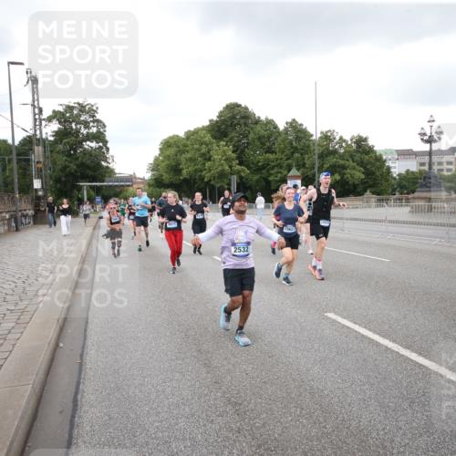 29.06.2025 - hella hamburg halbmarathon Jannik Wohlers http://msf.ph/oto/8157106 29.06.2025 10:54:07 Lombardsbrücke 1822, 1949, 2244, 2532, 2586, 3364, 3761, 3795, 3857, 4720, 4971, 5185, 5216, 5309, 5933, 5993, 6023, 6279, 7670, 7986, 8801, 8803, 9130, 11033, 11567, 11569, 12930, 13035, 13257, 13272, 13693, 13733, 13826, 14409, 15029, 15174, 15627, 15628, 15674, 15687, 15731, 16019, 16522, 16683, 17394 meine-sportfotos.de