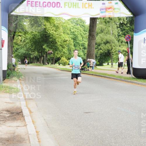 29.06.2025 - hella hamburg halbmarathon MichiJ http://msf.ph/oto/8157108 29.06.2025 10:07:17 Zwischen KM18-KM19 3944 meine-sportfotos.de