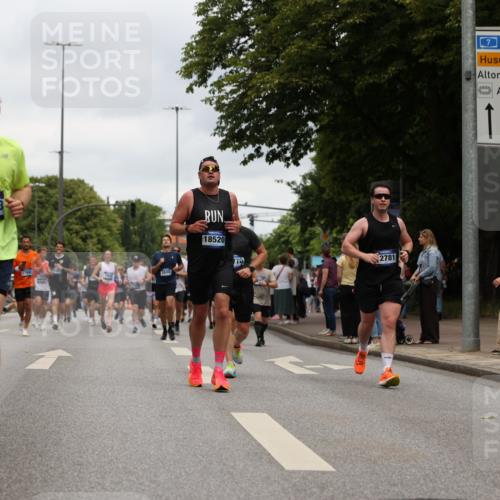 29.06.2025 - hella hamburg halbmarathon Yannick Fuchs http://msf.ph/oto/8157122 29.06.2025 10:58:44 20KM 1062, 1186, 1229, 1842, 2136, 2298, 2463, 2698, 3572, 3663, 5354, 5365, 6907, 6908, 7081, 7271, 7474, 8405, 9254, 9986, 10067, 10402, 10824, 10962, 11556, 12426, 12475, 12781, 12843, 13210, 14022, 14465, 15009, 16344, 16367, 16455, 16605, 16770, 16911, 17140, 17763, 17895, 18196, 18440, 18520, 18707, 18768 meine-sportfotos.de