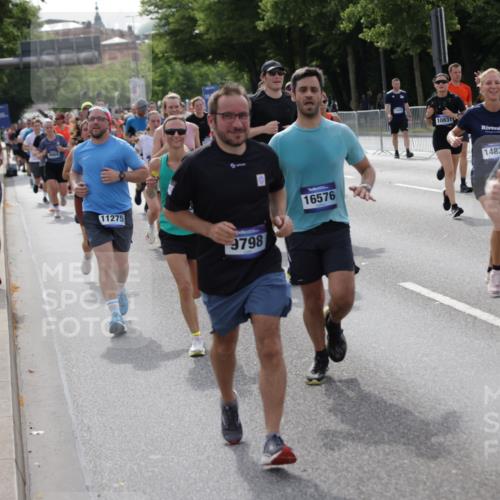 29.06.2025 - hella hamburg halbmarathon Jannik Wohlers http://msf.ph/oto/8157126 29.06.2025 10:17:24 Lombardsbrücke 1015, 1274, 1458, 1622, 1641, 1749, 1795, 2094, 2548, 3138, 3292, 4218, 5002, 5004, 5290, 5611, 5733, 6254, 6336, 6352, 7258, 7413, 8128, 8144, 8799, 9400, 9798, 9964, 10174, 10509, 10831, 11156, 11275, 11656, 11707, 11916, 12031, 12401, 12553, 12683, 13843, 14013, 14194, 14420, 14701, 14738, 14825, 15203, 15322, 15978, 16038, 16576, 16707, 17270, 17542, 17616 meine-sportfotos.de