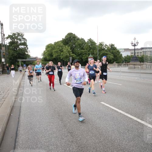 29.06.2025 - hella hamburg halbmarathon Jannik Wohlers http://msf.ph/oto/8157145 29.06.2025 10:54:07 Lombardsbrücke 1822, 1949, 2244, 2532, 2586, 3364, 3761, 3795, 3857, 4720, 4971, 5185, 5216, 5309, 5933, 5993, 6023, 6279, 7670, 7986, 8801, 8803, 9130, 11033, 11567, 11569, 12930, 13035, 13257, 13272, 13693, 13733, 13826, 14409, 15029, 15174, 15627, 15628, 15674, 15687, 15731, 16019, 16522, 16683, 17394 meine-sportfotos.de