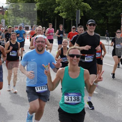 29.06.2025 - hella hamburg halbmarathon Jannik Wohlers http://msf.ph/oto/8157177 29.06.2025 10:17:26 Lombardsbrücke 1015, 1159, 1160, 1274, 1458, 1622, 1641, 1749, 1795, 2094, 2548, 3138, 3292, 5002, 5004, 5290, 5611, 5733, 7258, 7413, 8128, 8144, 8607, 8799, 9400, 9734, 9798, 9964, 10174, 10509, 10831, 11156, 11275, 11656, 11707, 11916, 12031, 12401, 12553, 12598, 12683, 12752, 13681, 13843, 14013, 14194, 14420, 14496, 14701, 14738, 14795, 14825, 15203, 15322, 15978, 16038, 16576, 16707, 16792, 17270, 17542, 17616 meine-sportfotos.de