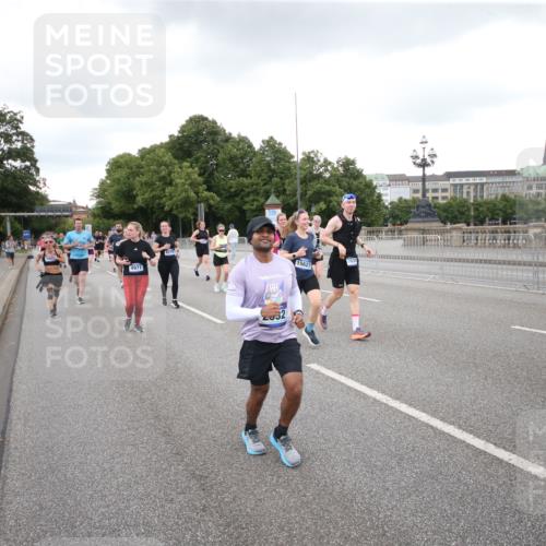 29.06.2025 - hella hamburg halbmarathon Jannik Wohlers http://msf.ph/oto/8157203 29.06.2025 10:54:08 Lombardsbrücke 1949, 2084, 2244, 2532, 2586, 3761, 3795, 3857, 4720, 4971, 5185, 5216, 5933, 5993, 6023, 6279, 7670, 7986, 8801, 8803, 9130, 10471, 11033, 11567, 11569, 12930, 13035, 13257, 13272, 13693, 13733, 13826, 14409, 15029, 15174, 15627, 15628, 15674, 15687, 15731, 16019, 16522, 16683, 17394 meine-sportfotos.de