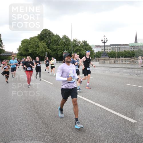 29.06.2025 - hella hamburg halbmarathon Jannik Wohlers http://msf.ph/oto/8157217 29.06.2025 10:54:08 Lombardsbrücke 1949, 2084, 2244, 2532, 2586, 3761, 3795, 3857, 4720, 4971, 5185, 5216, 5933, 5993, 6023, 6279, 7670, 7986, 8801, 8803, 9130, 10471, 11033, 11567, 11569, 12930, 13035, 13257, 13272, 13693, 13733, 13826, 14409, 15029, 15174, 15627, 15628, 15674, 15687, 15731, 16019, 16522, 16683, 17394 meine-sportfotos.de