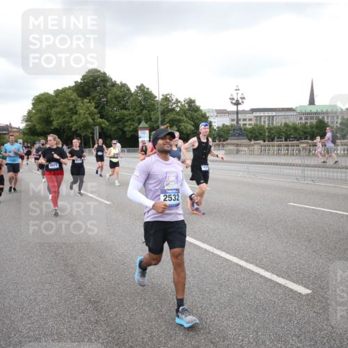 29.06.2025 - hella hamburg halbmarathon Jannik Wohlers http://msf.ph/oto/8157236 29.06.2025 10:54:08 Lombardsbrücke 1949, 2084, 2244, 2532, 2586, 3761, 3795, 3857, 4720, 4971, 5185, 5216, 5933, 5993, 6023, 6279, 7670, 7986, 8801, 8803, 9130, 10471, 11033, 11567, 11569, 12930, 13035, 13257, 13272, 13693, 13733, 13826, 14409, 15029, 15174, 15627, 15628, 15674, 15687, 15731, 16019, 16522, 16683, 17394 meine-sportfotos.de