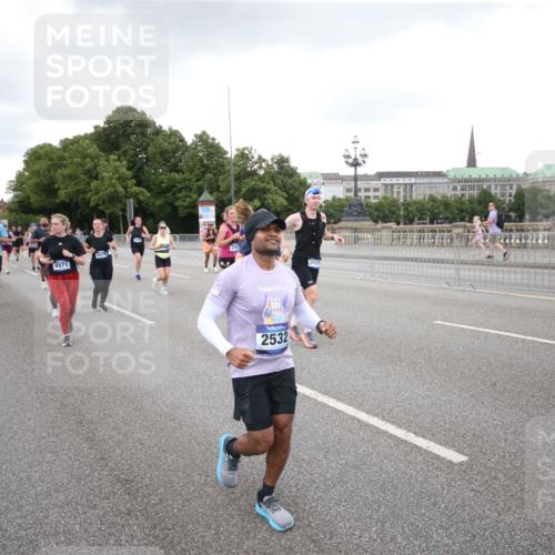 29.06.2025 - hella hamburg halbmarathon Jannik Wohlers http://msf.ph/oto/8157247 29.06.2025 10:54:08 Lombardsbrücke 1949, 2084, 2244, 2532, 2586, 3761, 3795, 3857, 4720, 4971, 5185, 5216, 5933, 5993, 6023, 6279, 7670, 7986, 8801, 8803, 9130, 10471, 11033, 11567, 11569, 12930, 13035, 13257, 13272, 13693, 13733, 13826, 14409, 15029, 15174, 15627, 15628, 15674, 15687, 15731, 16019, 16522, 16683, 17394 meine-sportfotos.de