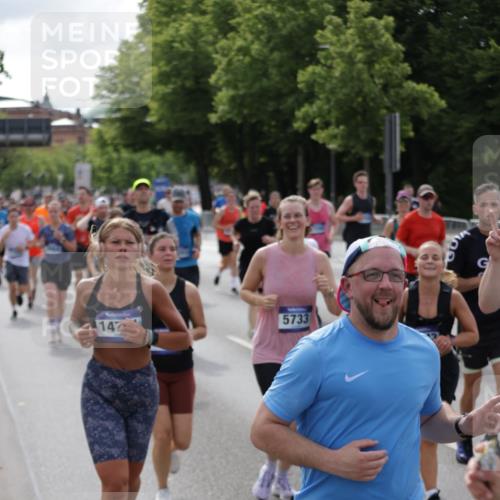29.06.2025 - hella hamburg halbmarathon Jannik Wohlers http://msf.ph/oto/8157252 29.06.2025 10:17:27 Lombardsbrücke 1015, 1159, 1160, 1274, 1458, 1622, 1641, 1749, 1795, 2094, 2548, 3138, 3292, 5002, 5004, 5290, 5611, 5733, 7094, 7258, 7413, 7641, 7649, 8128, 8144, 8607, 8799, 9400, 9717, 9734, 9798, 9964, 10174, 10332, 10509, 10831, 11156, 11275, 11656, 11916, 12031, 12401, 12553, 12598, 12683, 12752, 13681, 13843, 14013, 14420, 14496, 14701, 14738, 14795, 14825, 15203, 15322, 15978, 16038, 16576, 16644, 16707, 16792, 17270, 17542, 17616 meine-sportfotos.de