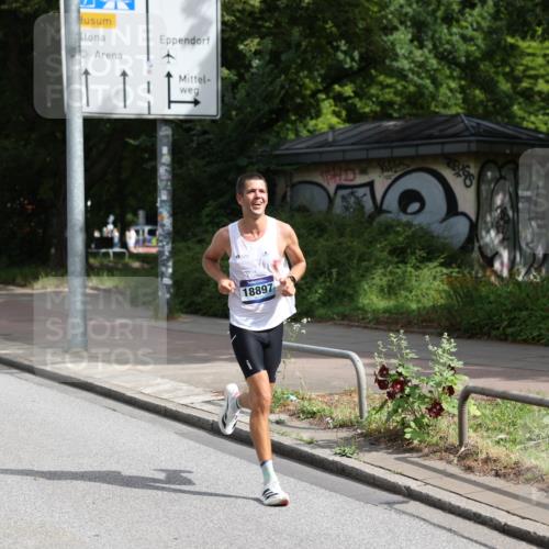 29.06.2025 - hella hamburg halbmarathon Yannick Fuchs http://msf.ph/oto/8157259 29.06.2025 10:18:16 20KM 35, 52, 2618, 4128, 7862, 11624, 18328, 18897, 18930 meine-sportfotos.de