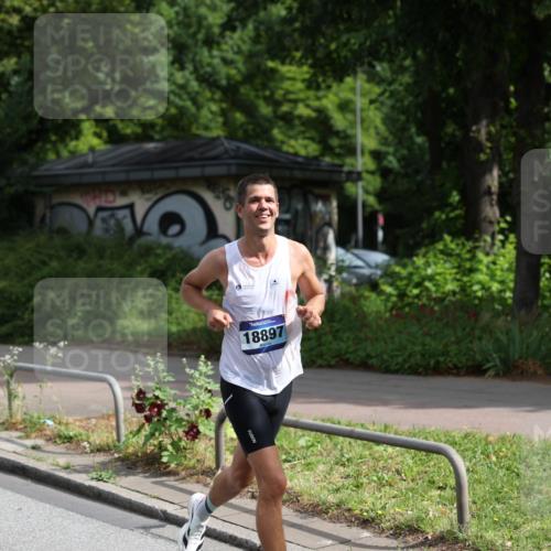 29.06.2025 - hella hamburg halbmarathon Yannick Fuchs http://msf.ph/oto/8157276 29.06.2025 10:18:16 20KM 35, 52, 2618, 4128, 7862, 11624, 18328, 18897, 18930 meine-sportfotos.de