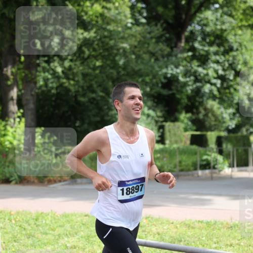 29.06.2025 - hella hamburg halbmarathon Yannick Fuchs http://msf.ph/oto/8157316 29.06.2025 10:18:17 20KM 35, 52, 2618, 4128, 7862, 11624, 18328, 18897, 18930 meine-sportfotos.de