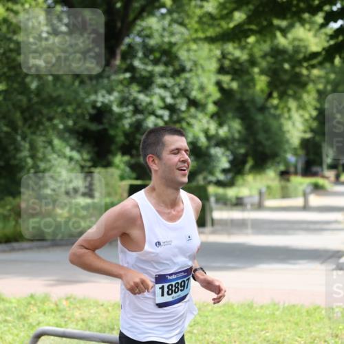 29.06.2025 - hella hamburg halbmarathon Yannick Fuchs http://msf.ph/oto/8157324 29.06.2025 10:18:17 20KM 35, 52, 2618, 4128, 7862, 11624, 18328, 18897, 18930 meine-sportfotos.de