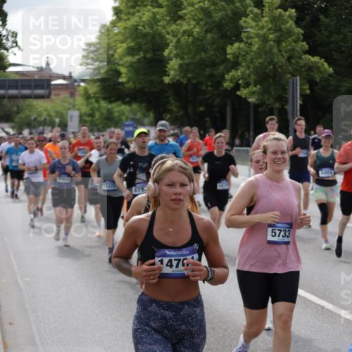 29.06.2025 - hella hamburg halbmarathon Jannik Wohlers http://msf.ph/oto/8157344 29.06.2025 10:17:28 Lombardsbrücke 1015, 1159, 1160, 1274, 1458, 1622, 1641, 1749, 1795, 2094, 2548, 2931, 3138, 3292, 5002, 5004, 5290, 5611, 5733, 7094, 7641, 7649, 8128, 8144, 8607, 8799, 9400, 9717, 9734, 9798, 9964, 10174, 10332, 10509, 10831, 11156, 11275, 11656, 11916, 12401, 12553, 12598, 12683, 12752, 13681, 13843, 14013, 14420, 14496, 14701, 14738, 14795, 14825, 15203, 15322, 15978, 16038, 16576, 16644, 16707, 16792, 17270, 17542, 17616 meine-sportfotos.de