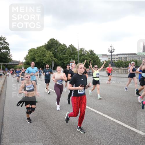 29.06.2025 - hella hamburg halbmarathon Jannik Wohlers http://msf.ph/oto/8157351 29.06.2025 10:54:10 Lombardsbrücke 1198, 1949, 2084, 2244, 2532, 2586, 3761, 3795, 3857, 4720, 4971, 5185, 5216, 5933, 5993, 6023, 6279, 6982, 7986, 8801, 8803, 9130, 9521, 10331, 10471, 11033, 11287, 11567, 11569, 12930, 13035, 13257, 13272, 13693, 13733, 13826, 14409, 15029, 15174, 15627, 15628, 15674, 15687, 15731, 16019, 16522, 16683, 17394, 19111 meine-sportfotos.de