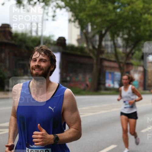 29.06.2025 - hella hamburg halbmarathon Yannick Fuchs http://msf.ph/oto/8157357 29.06.2025 10:38:27 20KM 1220, 1415, 1558, 2816, 3021, 3907, 4310, 4425, 4981, 4999, 5231, 5275, 5476, 5624, 5692, 6490, 6705, 6903, 6991, 7005, 7191, 8063, 8145, 8218, 8722, 8900, 9043, 9081, 9374, 9444, 9633, 9931, 10193, 10669, 10930, 11153, 11346, 11469, 12438, 12554, 12966, 13421, 13996, 14798, 14861, 15225, 15233, 15280, 15512, 15862, 16062, 16224, 16301, 16316, 16547, 16549, 16720, 16893, 17251, 17376, 17729, 17748, 17912, 18942 meine-sportfotos.de