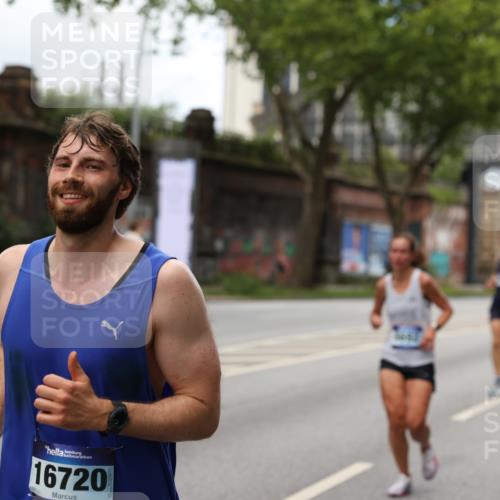 29.06.2025 - hella hamburg halbmarathon Yannick Fuchs http://msf.ph/oto/8157366 29.06.2025 10:38:27 20KM 1220, 1415, 1558, 2816, 3021, 3907, 4310, 4425, 4981, 4999, 5231, 5275, 5476, 5624, 5692, 6490, 6705, 6903, 6991, 7005, 7191, 8063, 8145, 8218, 8722, 8900, 9043, 9081, 9374, 9444, 9633, 9931, 10193, 10669, 10930, 11153, 11346, 11469, 12438, 12554, 12966, 13421, 13996, 14798, 14861, 15225, 15233, 15280, 15512, 15862, 16062, 16224, 16301, 16316, 16547, 16549, 16720, 16893, 17251, 17376, 17729, 17748, 17912, 18942 meine-sportfotos.de