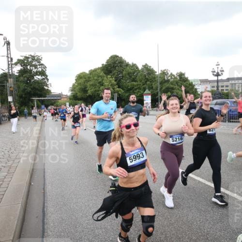 29.06.2025 - hella hamburg halbmarathon Jannik Wohlers http://msf.ph/oto/8157387 29.06.2025 10:54:10 Lombardsbrücke 1198, 1949, 2084, 2244, 2532, 2586, 3761, 3795, 3857, 4720, 4971, 5185, 5216, 5933, 5993, 6023, 6279, 6982, 7986, 8801, 8803, 9130, 9521, 10331, 10471, 11033, 11287, 11567, 11569, 12930, 13035, 13257, 13272, 13693, 13733, 13826, 14409, 15029, 15174, 15627, 15628, 15674, 15687, 15731, 16019, 16522, 16683, 17394, 19111 meine-sportfotos.de