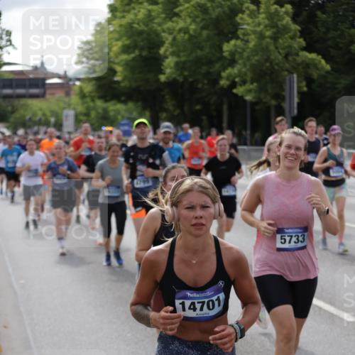 29.06.2025 - hella hamburg halbmarathon Jannik Wohlers http://msf.ph/oto/8157398 29.06.2025 10:17:28 Lombardsbrücke 1015, 1159, 1160, 1274, 1458, 1622, 1641, 1749, 1795, 2094, 2548, 2931, 3138, 3292, 5002, 5004, 5290, 5611, 5733, 7094, 7641, 7649, 8128, 8144, 8607, 8799, 9400, 9717, 9734, 9798, 9964, 10174, 10332, 10509, 10831, 11156, 11275, 11656, 11916, 12401, 12553, 12598, 12683, 12752, 13681, 13843, 14013, 14420, 14496, 14701, 14738, 14795, 14825, 15203, 15322, 15978, 16038, 16576, 16644, 16707, 16792, 17270, 17542, 17616 meine-sportfotos.de