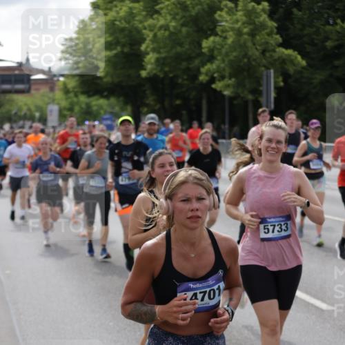29.06.2025 - hella hamburg halbmarathon Jannik Wohlers http://msf.ph/oto/8157407 29.06.2025 10:17:28 Lombardsbrücke 1015, 1159, 1160, 1274, 1458, 1622, 1641, 1749, 1795, 2094, 2548, 2931, 3138, 3292, 5002, 5004, 5290, 5611, 5733, 7094, 7641, 7649, 8128, 8144, 8607, 8799, 9400, 9717, 9734, 9798, 9964, 10174, 10332, 10509, 10831, 11156, 11275, 11656, 11916, 12401, 12553, 12598, 12683, 12752, 13681, 13843, 14013, 14420, 14496, 14701, 14738, 14795, 14825, 15203, 15322, 15978, 16038, 16576, 16644, 16707, 16792, 17270, 17542, 17616 meine-sportfotos.de