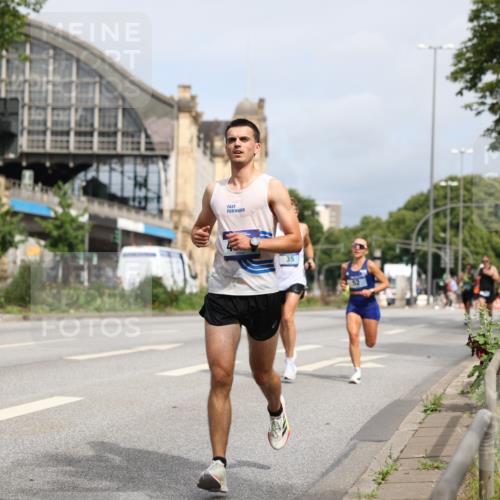 29.06.2025 - hella hamburg halbmarathon Yannick Fuchs http://msf.ph/oto/8157414 29.06.2025 10:18:28 20KM 35, 52, 4128, 7862, 9151, 11624, 16169, 17771, 18328, 18930 meine-sportfotos.de