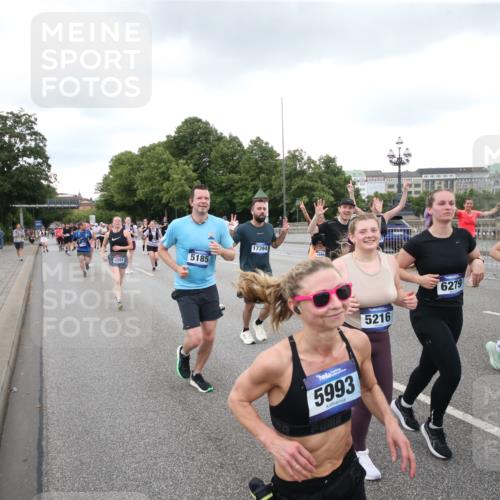 29.06.2025 - hella hamburg halbmarathon Jannik Wohlers http://msf.ph/oto/8157428 29.06.2025 10:54:11 Lombardsbrücke 1198, 1949, 2084, 2244, 2532, 2586, 3761, 3795, 3857, 4971, 5185, 5216, 5933, 5993, 6023, 6279, 6982, 7986, 9130, 9521, 10331, 10471, 11033, 11287, 11567, 11569, 12268, 12270, 12930, 13035, 13257, 13272, 13693, 13733, 13826, 14409, 15029, 15174, 15627, 15628, 15674, 15687, 15731, 16019, 16522, 16683, 17394, 19111 meine-sportfotos.de