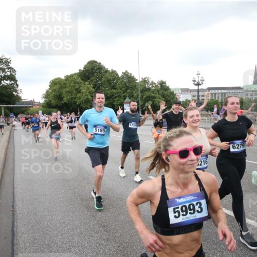 29.06.2025 - hella hamburg halbmarathon Jannik Wohlers http://msf.ph/oto/8157442 29.06.2025 10:54:11 Lombardsbrücke 1198, 1949, 2084, 2244, 2532, 2586, 3761, 3795, 3857, 4971, 5185, 5216, 5933, 5993, 6023, 6279, 6982, 7986, 9130, 9521, 10331, 10471, 11033, 11287, 11567, 11569, 12268, 12270, 12930, 13035, 13257, 13272, 13693, 13733, 13826, 14409, 15029, 15174, 15627, 15628, 15674, 15687, 15731, 16019, 16522, 16683, 17394, 19111 meine-sportfotos.de