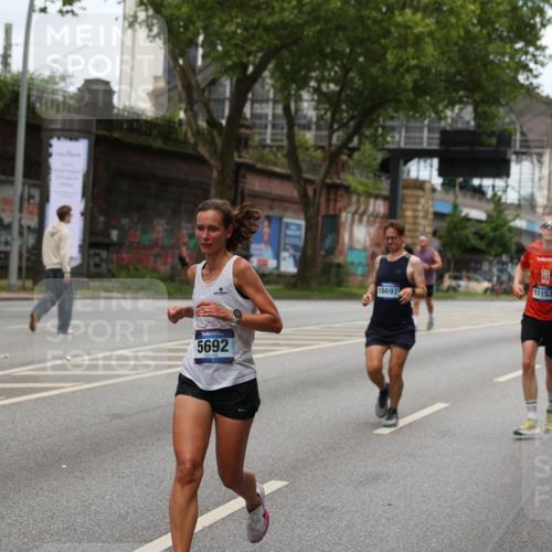 29.06.2025 - hella hamburg halbmarathon Yannick Fuchs http://msf.ph/oto/8157448 29.06.2025 10:38:27 20KM 1220, 1415, 1558, 2816, 3021, 3907, 4310, 4425, 4981, 4999, 5231, 5275, 5476, 5624, 5692, 6490, 6705, 6903, 6991, 7005, 7191, 8063, 8145, 8218, 8722, 8900, 9043, 9081, 9374, 9444, 9633, 9931, 10193, 10669, 10930, 11153, 11346, 11469, 12438, 12554, 12966, 13421, 13996, 14798, 14861, 15225, 15233, 15280, 15512, 15862, 16062, 16224, 16301, 16316, 16547, 16549, 16720, 16893, 17251, 17376, 17729, 17748, 17912, 18942 meine-sportfotos.de