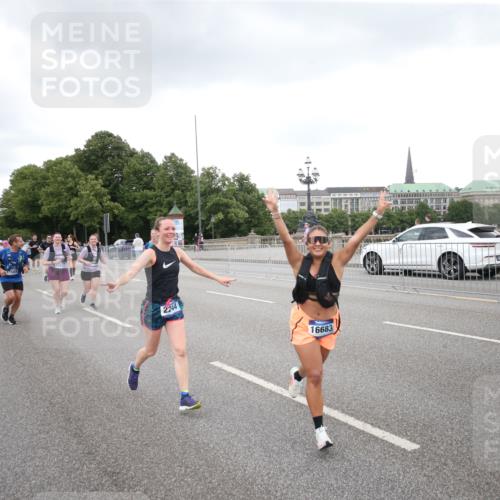 29.06.2025 - hella hamburg halbmarathon Jannik Wohlers http://msf.ph/oto/8157467 29.06.2025 10:54:13 Lombardsbrücke 1198, 1949, 2084, 2244, 2532, 2586, 3761, 3795, 3857, 4971, 5185, 5216, 5882, 5933, 5993, 6023, 6279, 6982, 7986, 8012, 9521, 10331, 10471, 11033, 11287, 11567, 11569, 12268, 12270, 12930, 13035, 13257, 13272, 13693, 13733, 13826, 14409, 15029, 15174, 15271, 15627, 15628, 15674, 15687, 15731, 16019, 16443, 16683, 17394, 18168, 19111 meine-sportfotos.de