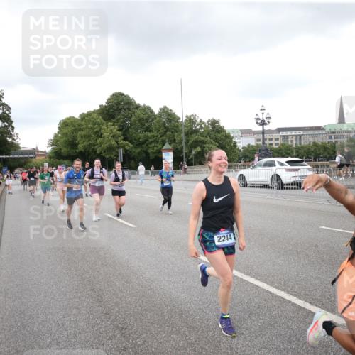 29.06.2025 - hella hamburg halbmarathon Jannik Wohlers http://msf.ph/oto/8157476 29.06.2025 10:54:13 Lombardsbrücke 1198, 1949, 2084, 2244, 2532, 2586, 3761, 3795, 3857, 4971, 5185, 5216, 5882, 5933, 5993, 6023, 6279, 6982, 7986, 8012, 9521, 10331, 10471, 11033, 11287, 11567, 11569, 12268, 12270, 12930, 13035, 13257, 13272, 13693, 13733, 13826, 14409, 15029, 15174, 15271, 15627, 15628, 15674, 15687, 15731, 16019, 16443, 16683, 17394, 18168, 19111 meine-sportfotos.de