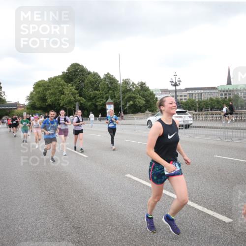 29.06.2025 - hella hamburg halbmarathon Jannik Wohlers http://msf.ph/oto/8157487 29.06.2025 10:54:13 Lombardsbrücke 1198, 1949, 2084, 2244, 2532, 2586, 3761, 3795, 3857, 4971, 5185, 5216, 5882, 5933, 5993, 6023, 6279, 6982, 7986, 8012, 9521, 10331, 10471, 11033, 11287, 11567, 11569, 12268, 12270, 12930, 13035, 13257, 13272, 13693, 13733, 13826, 14409, 15029, 15174, 15271, 15627, 15628, 15674, 15687, 15731, 16019, 16443, 16683, 17394, 18168, 19111 meine-sportfotos.de