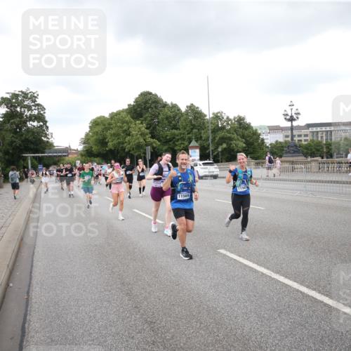 29.06.2025 - hella hamburg halbmarathon Jannik Wohlers http://msf.ph/oto/8157502 29.06.2025 10:54:14 Lombardsbrücke 1198, 2084, 2244, 2532, 2586, 2632, 3761, 3795, 3857, 4971, 5185, 5216, 5882, 5933, 5993, 6023, 6279, 6982, 7986, 8012, 9521, 10331, 10471, 11033, 11287, 11567, 11569, 12268, 12270, 12930, 13035, 13257, 13272, 13693, 13733, 13826, 14409, 15029, 15174, 15271, 15553, 15627, 15628, 15674, 15687, 15731, 16019, 16443, 16683, 17394, 18168, 19111 meine-sportfotos.de