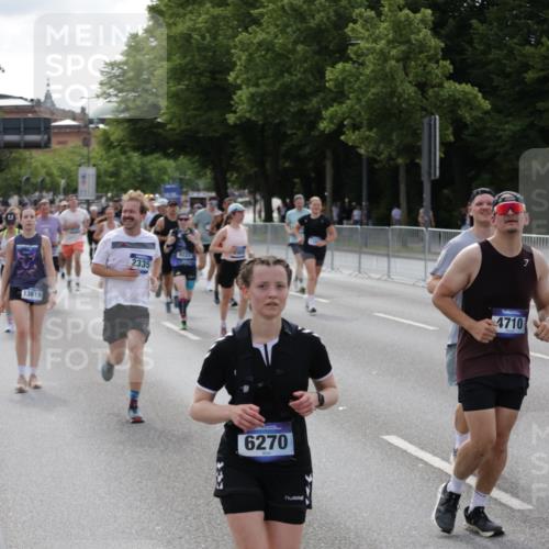 29.06.2025 - hella hamburg halbmarathon Jannik Wohlers http://msf.ph/oto/8157512 29.06.2025 10:17:54 Lombardsbrücke 1325, 1554, 1982, 2087, 2335, 2634, 3125, 3321, 3482, 3977, 4710, 4738, 4804, 5909, 6270, 6332, 8067, 9222, 9834, 9844, 10659, 10908, 10946, 11450, 11949, 12274, 12498, 12939, 13341, 13370, 13619, 13933, 14320, 14770, 15182, 15183, 15343, 15393, 16109, 16828, 16829, 16833, 17283, 17876, 18145, 18677, 18697, 18807, 18825 meine-sportfotos.de