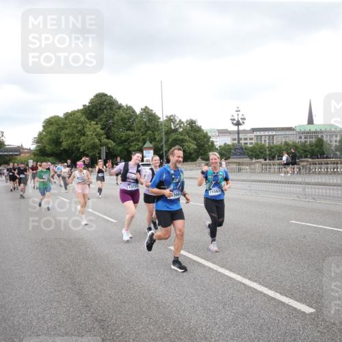 29.06.2025 - hella hamburg halbmarathon Jannik Wohlers http://msf.ph/oto/8157550 29.06.2025 10:54:15 Lombardsbrücke 1198, 2084, 2244, 2532, 2566, 2586, 2632, 3761, 3795, 4971, 5185, 5216, 5500, 5882, 5993, 6023, 6279, 6982, 7986, 8012, 8186, 9521, 10331, 10471, 11033, 11226, 11287, 11567, 11569, 12268, 12270, 12930, 13257, 13272, 13283, 13693, 13733, 13826, 14409, 15029, 15174, 15271, 15553, 15627, 15628, 15674, 15687, 15731, 16019, 16443, 16683, 17394, 18168, 19111 meine-sportfotos.de