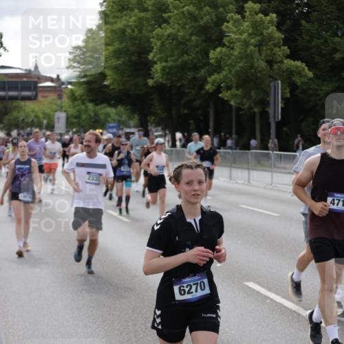 29.06.2025 - hella hamburg halbmarathon Jannik Wohlers http://msf.ph/oto/8157558 29.06.2025 10:17:54 Lombardsbrücke 1325, 1554, 1982, 2087, 2335, 2634, 3125, 3321, 3482, 3977, 4710, 4738, 4804, 5909, 6270, 6332, 8067, 9222, 9834, 9844, 10659, 10908, 10946, 11450, 11949, 12274, 12498, 12939, 13341, 13370, 13619, 13933, 14320, 14770, 15182, 15183, 15343, 15393, 16109, 16828, 16829, 16833, 17283, 17876, 18145, 18677, 18697, 18807, 18825 meine-sportfotos.de